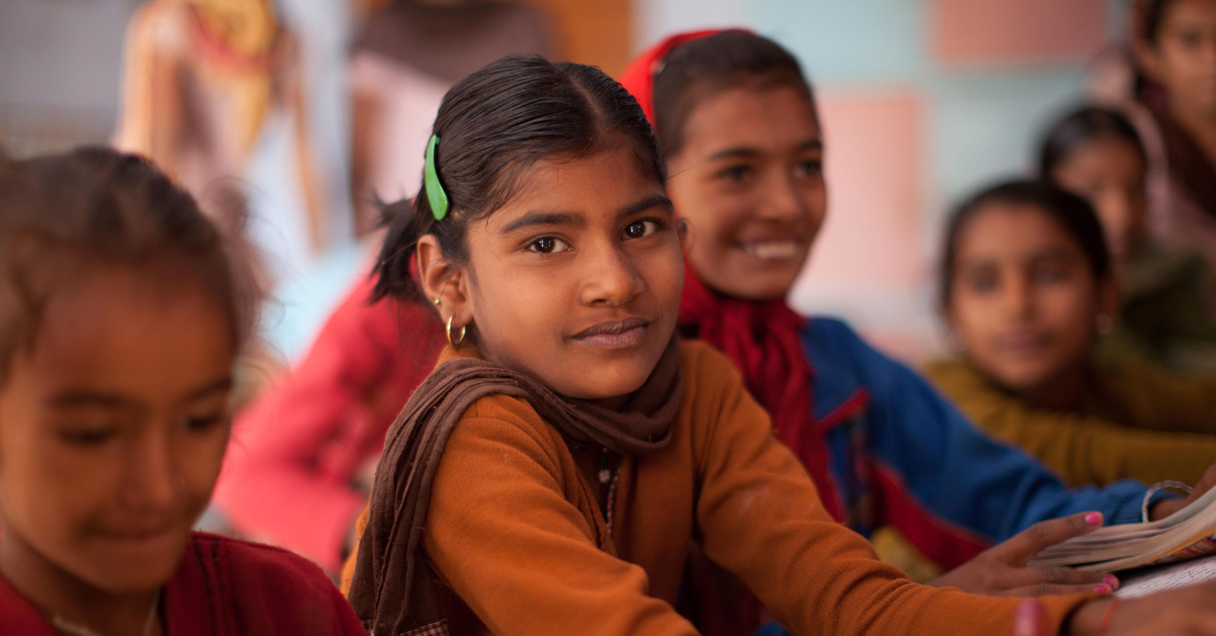 Elever i Gujarat, Indien, som kan gå i skolan tack vare bomullsodlarnas Fairtrade-premie. Foto: Sean Hawkey