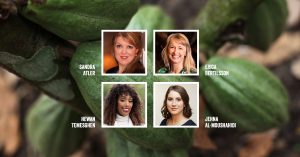 Fyra porträttbilder på webbinariets talare mot en bakgrund av gröna kakaofrukter.